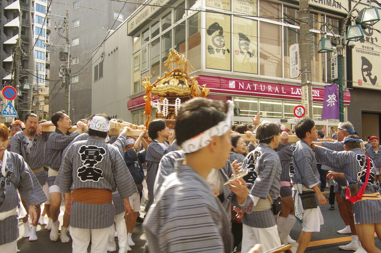 代々木八幡商店会のある通りは歩行者天国に