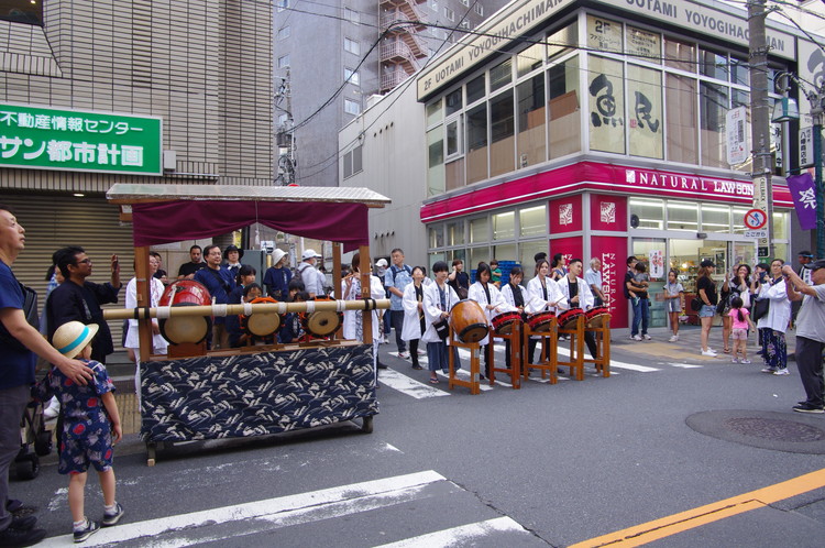 お囃子、太鼓、笛の音